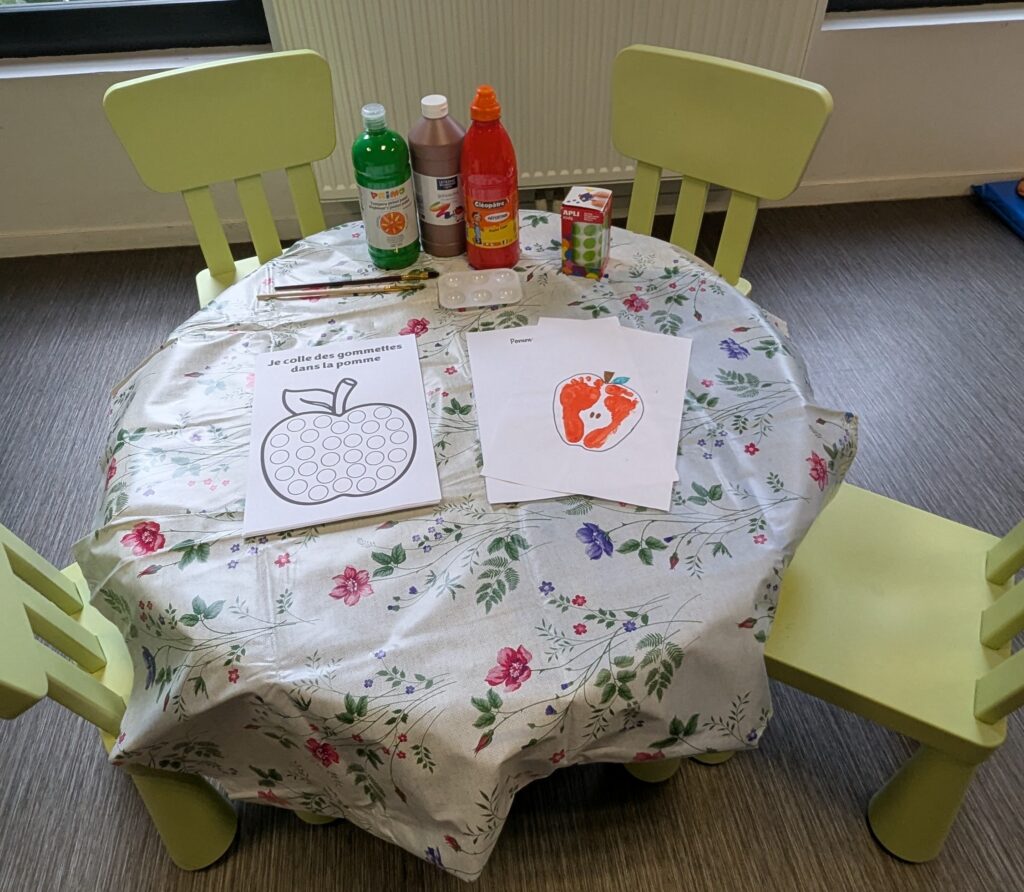 atelier gommette et empreinte de pied pour Eveil et Douceur